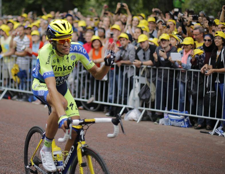 Saluti e foto anche per Alberto Contador. Epa